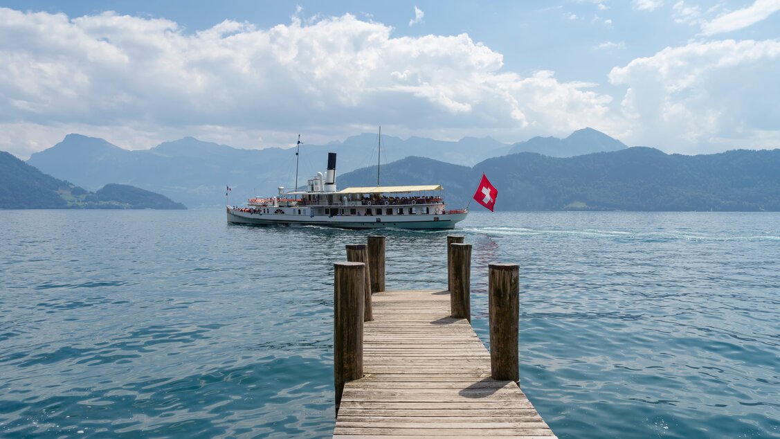 DS Gallia vor Vitznau DS Gallia vor Vitznau